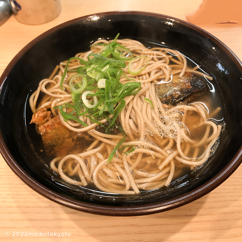 並ばず安く京都らしいものを食べたい方に立ち食い蕎麦という選択肢 まいこと京都